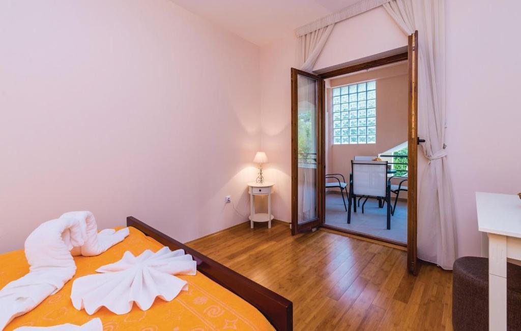 Port Adria Apartments Kamenari Exterior photo