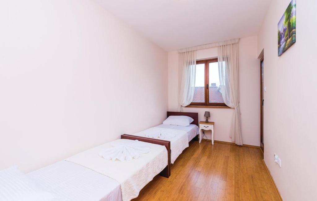 Port Adria Apartments Kamenari Exterior photo