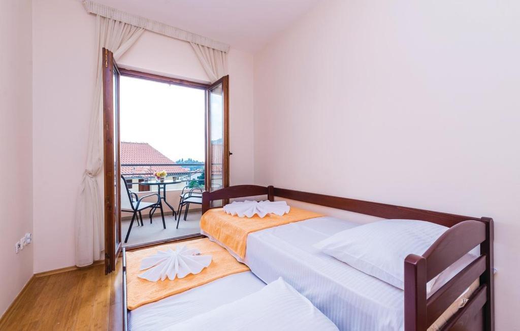 Port Adria Apartments Kamenari Exterior photo