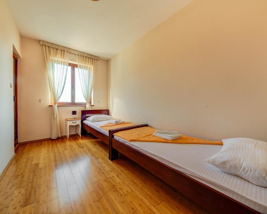 Port Adria Apartments Kamenari Exterior photo