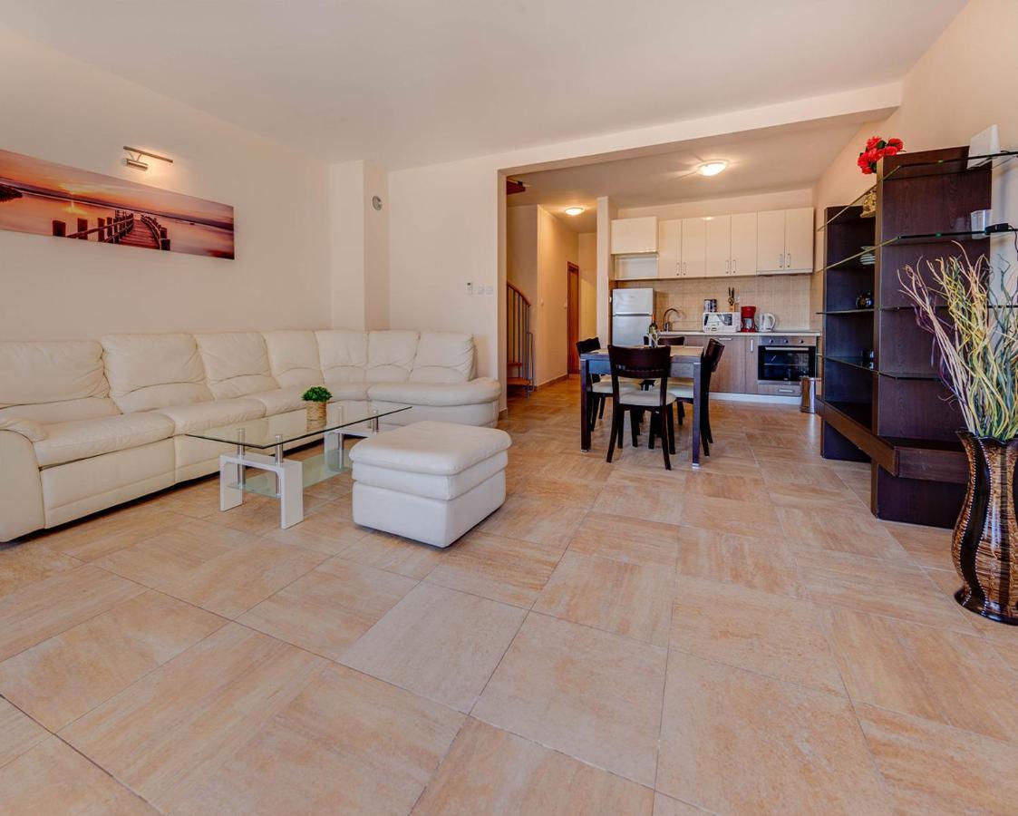 Port Adria Apartments Kamenari Exterior photo